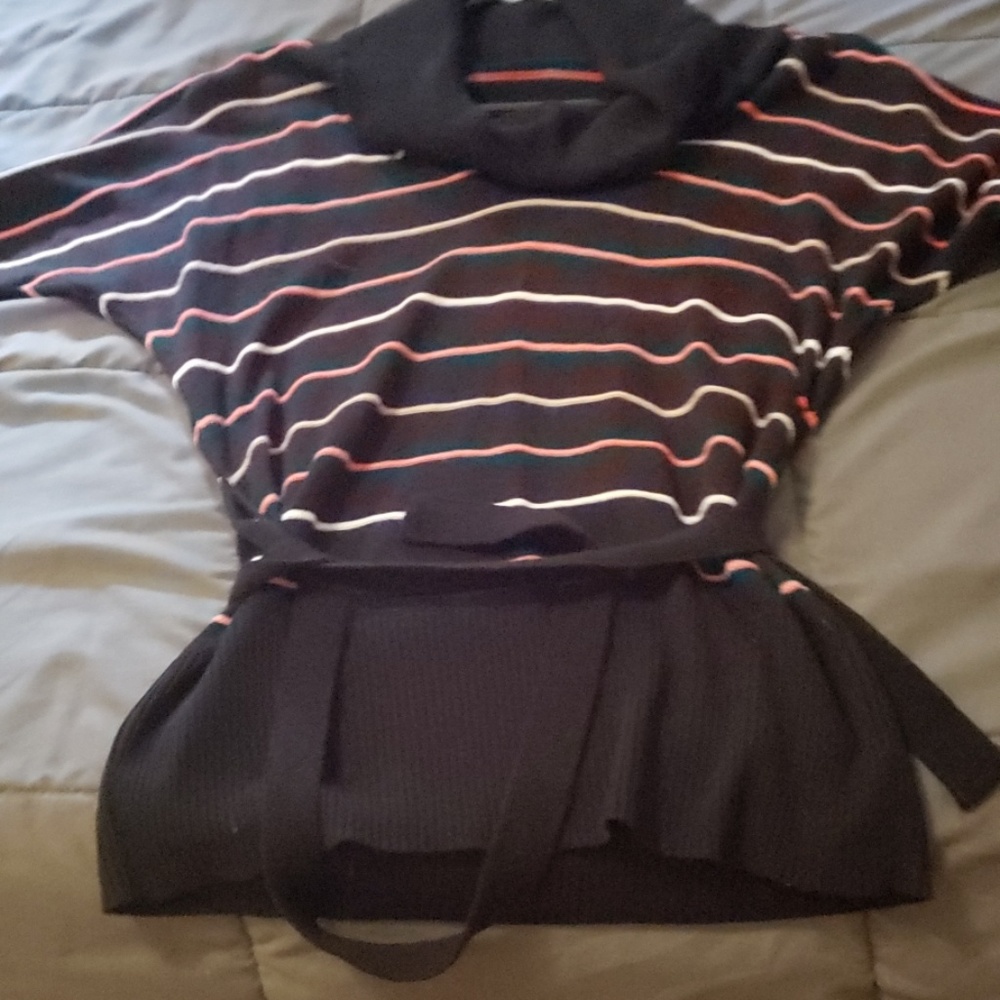 Size medium top - Picture 4 of 4